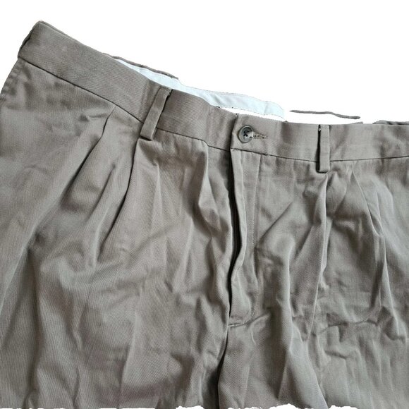 Eddie Bauer Khaki Pants Men's 38x33 Relaxed Fit Wrinkle Resistant Pleated Front - Picture 2 of 9